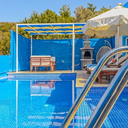 Yesilkoy 2 Bedroom With Pool Калкан