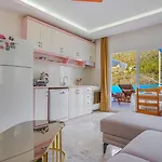 빌라 Yesilkoy 2 Bedroom With Pool
