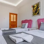 빌라 Yesilkoy 2 Bedroom With Pool *