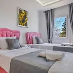 Yesilkoy 2 Bedroom With Pool 빌라 *