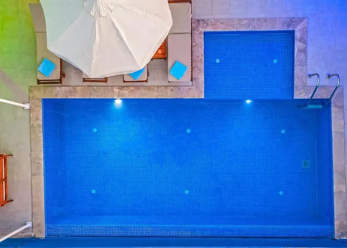 Yesilkoy 2 Bedroom With Pool *